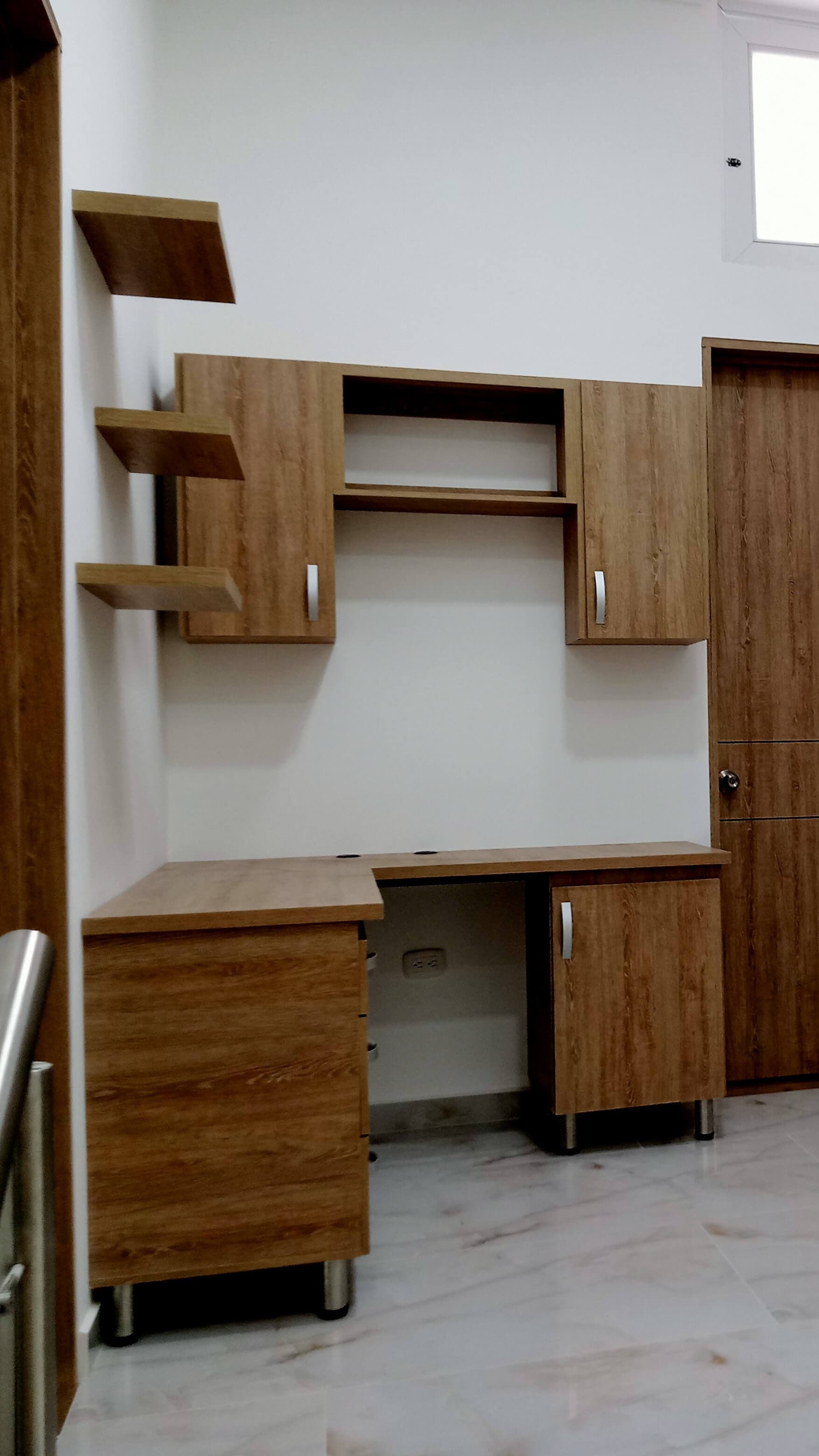 Biblioteca a Medida con Módulo de Escritorio en Chinauta - EL PRIMO Carpintería
